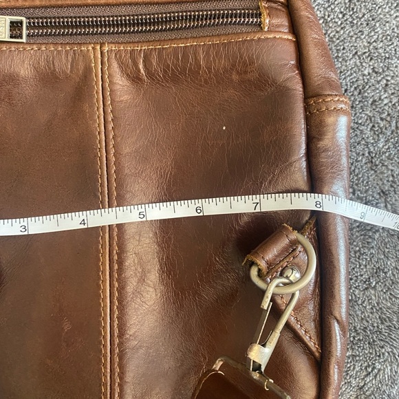 Vtg Leather cross body with alligator accent - Picture 4 of 10